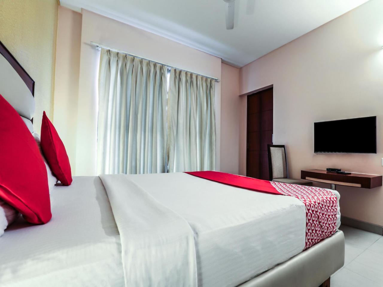 Capital O 1251 Hotel Suprabha Warangal Exterior foto