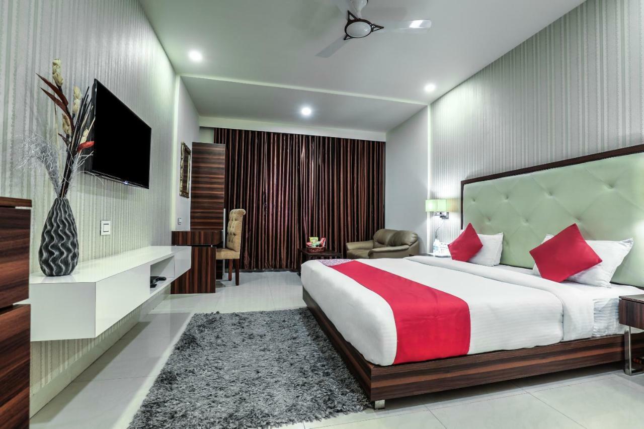 Capital O 1251 Hotel Suprabha Warangal Exterior foto