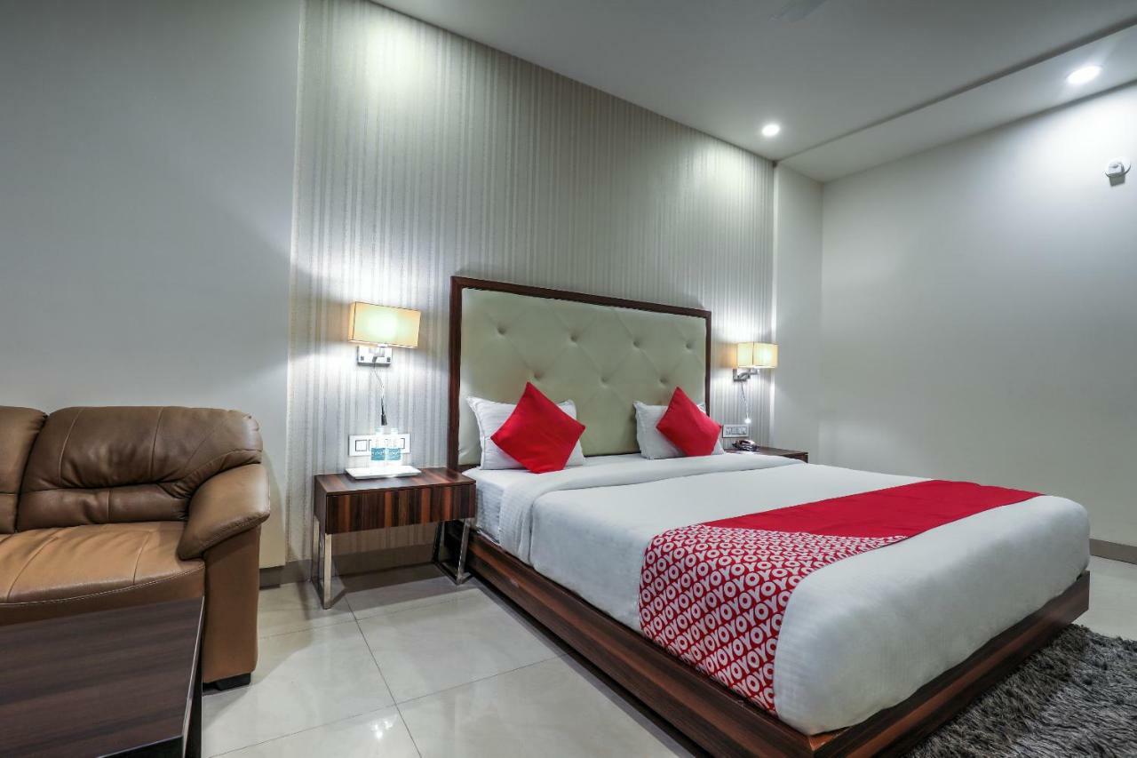 Capital O 1251 Hotel Suprabha Warangal Exterior foto